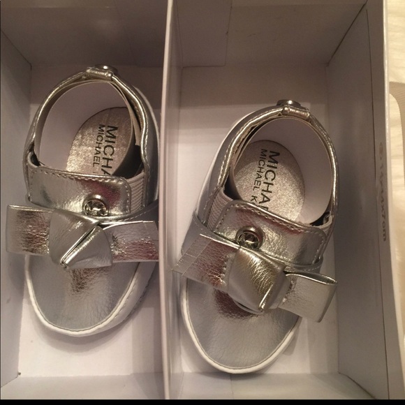 MICHAEL Michael Kors Other - MICHAEL KORS BABY POPPY SHOES SIZE 2